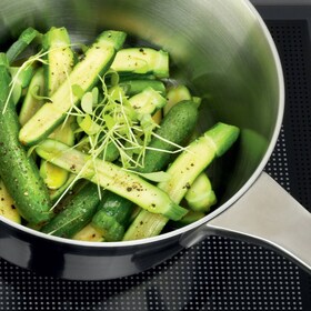 Une casserole de la gamme Gourmet AEG