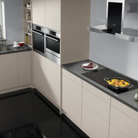 Une hotte AEG dans une cuisine élégante